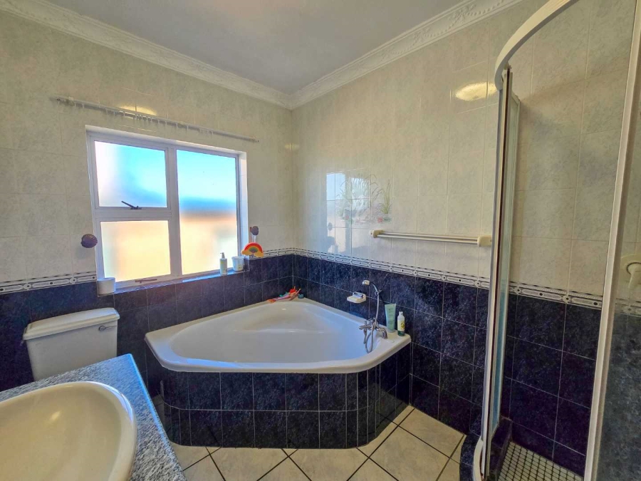 4 Bedroom Property for Sale in Stilbaai Wes Western Cape